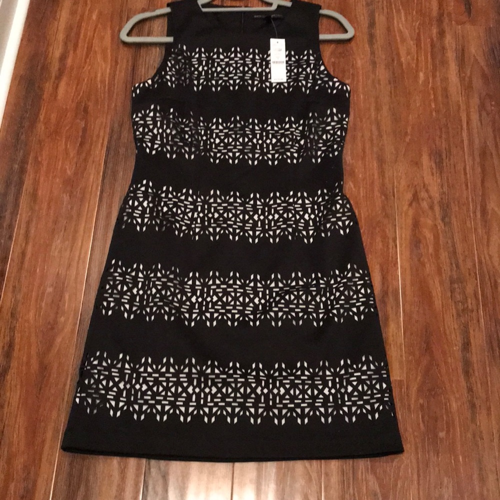 NWT Gorgeous White House Black Market dress size 4